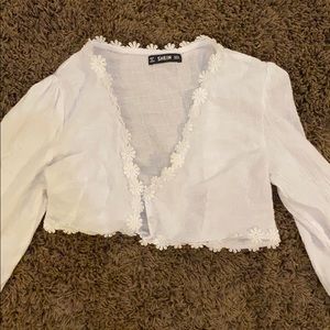 Floral lace peasant sleeve crop top